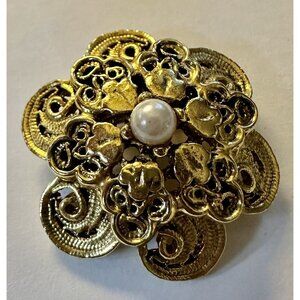 Vintage gold tone Brooch with small Faux Pearl
